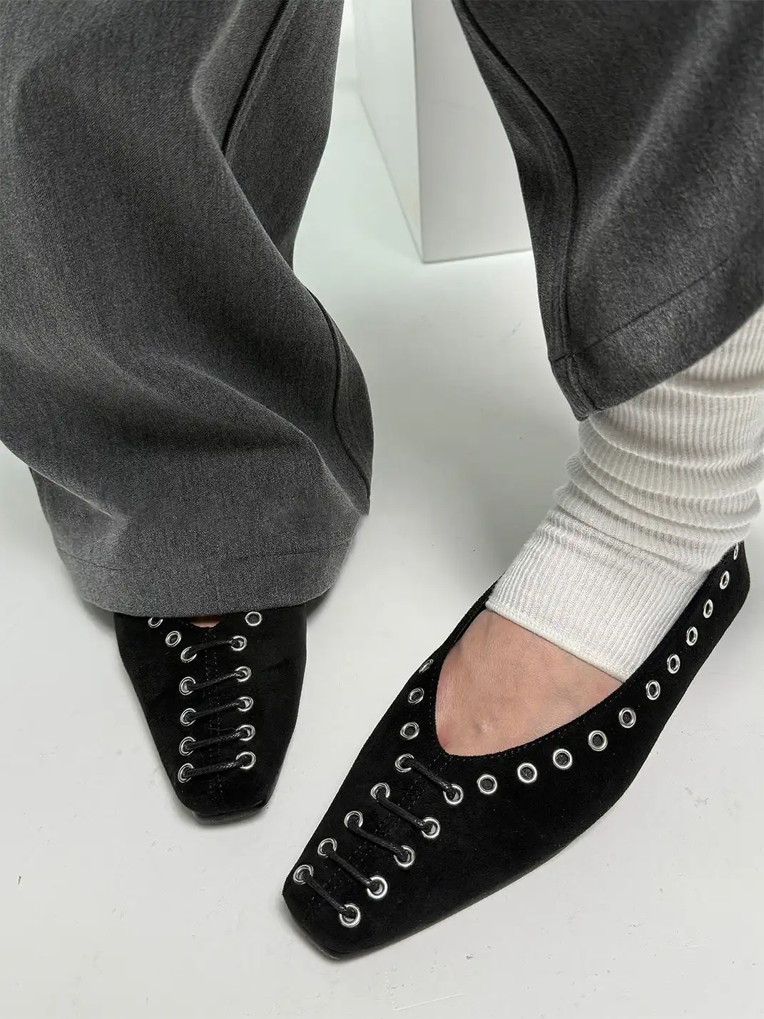 ABstract Garden | Studded Square-Toe Low-Cut Flat Shoes