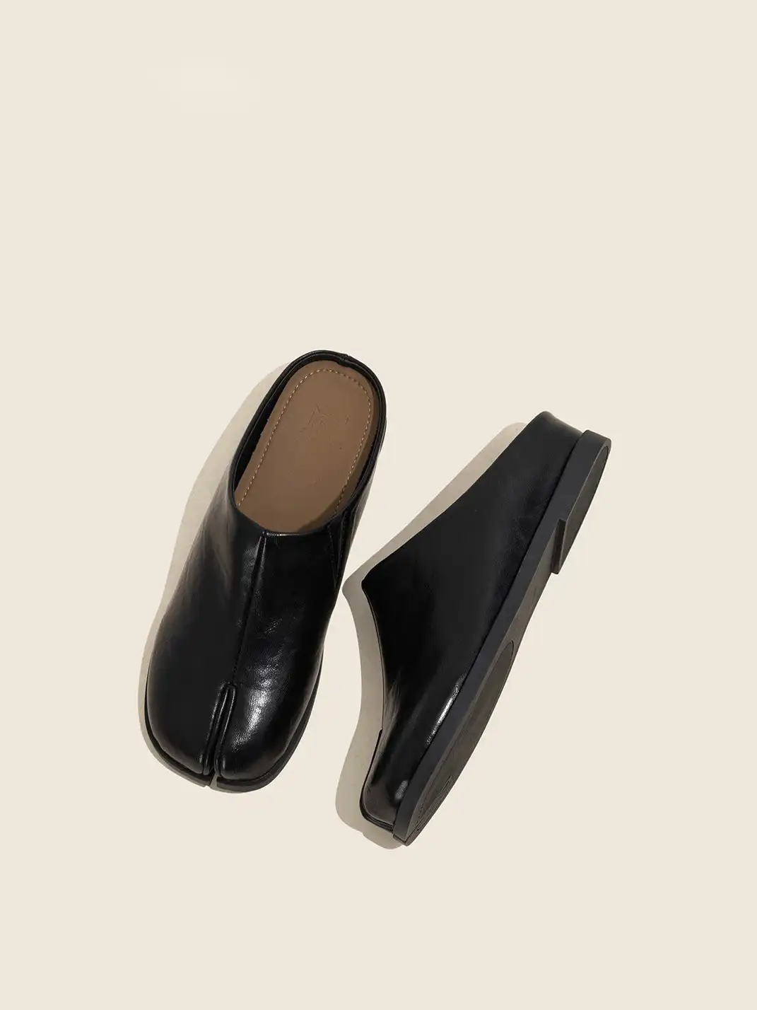 OLDMEOW | Split-toe Flat Sandals