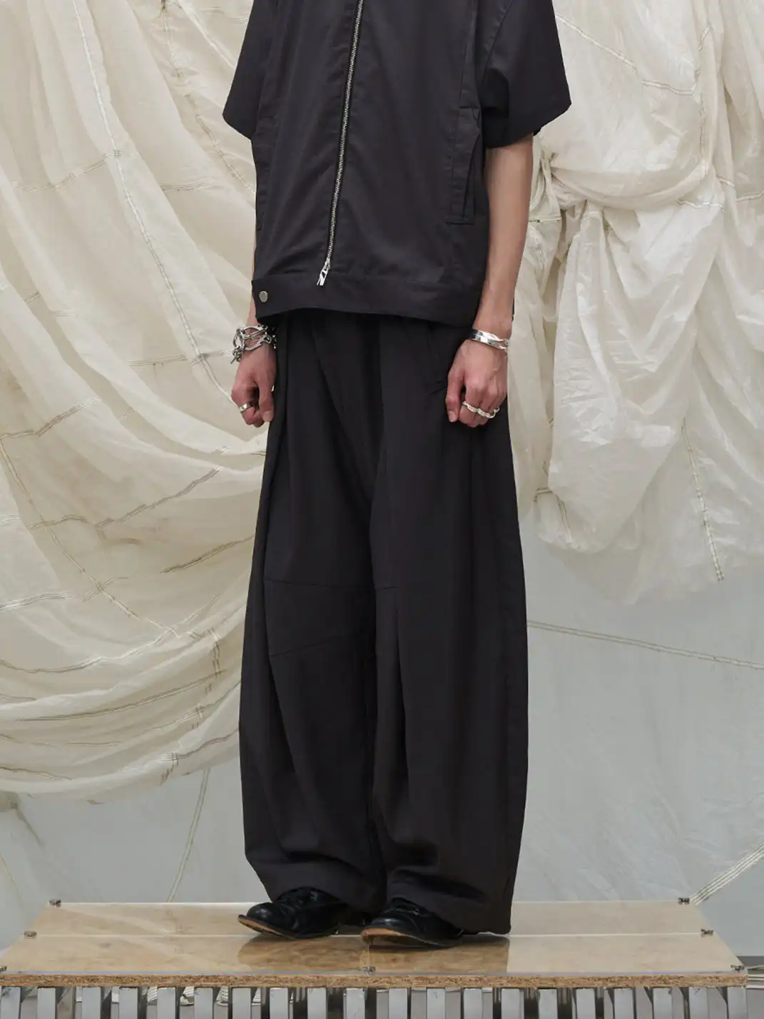 RELABEL | Pleated Drawstring Curved Wide-Leg Trousers