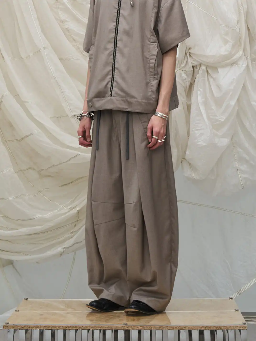 RELABEL | Pleated Drawstring Curved Wide-Leg Trousers