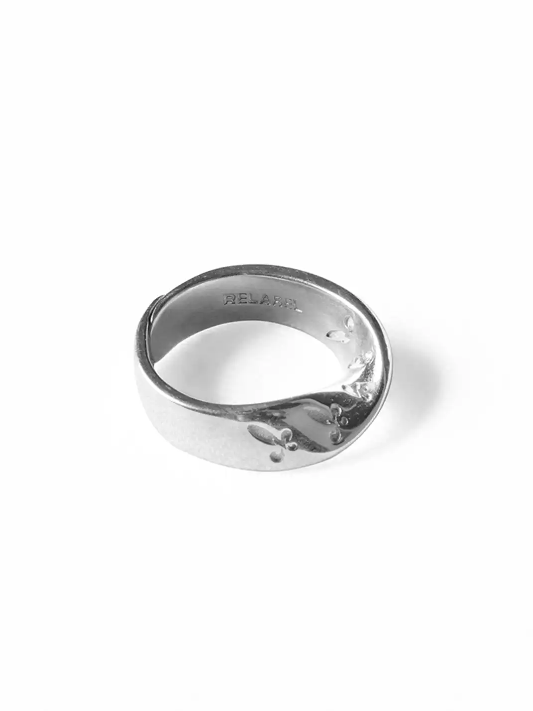RELABEL | Alien-Shaped Ring with Opening