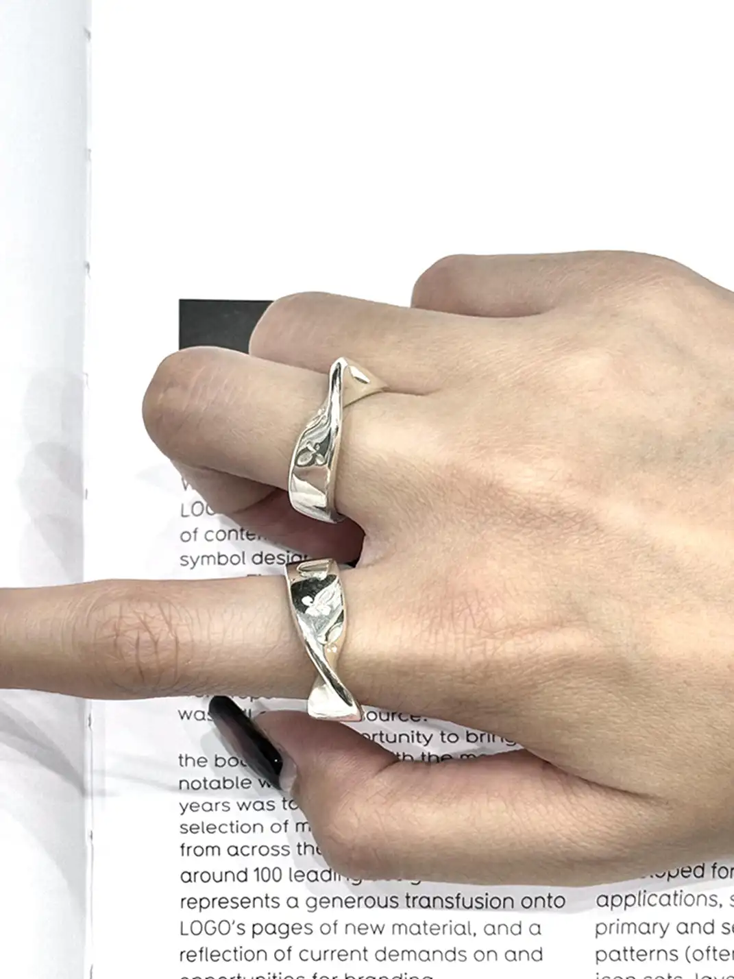 RELABEL | Alien-Shaped Ring with Opening