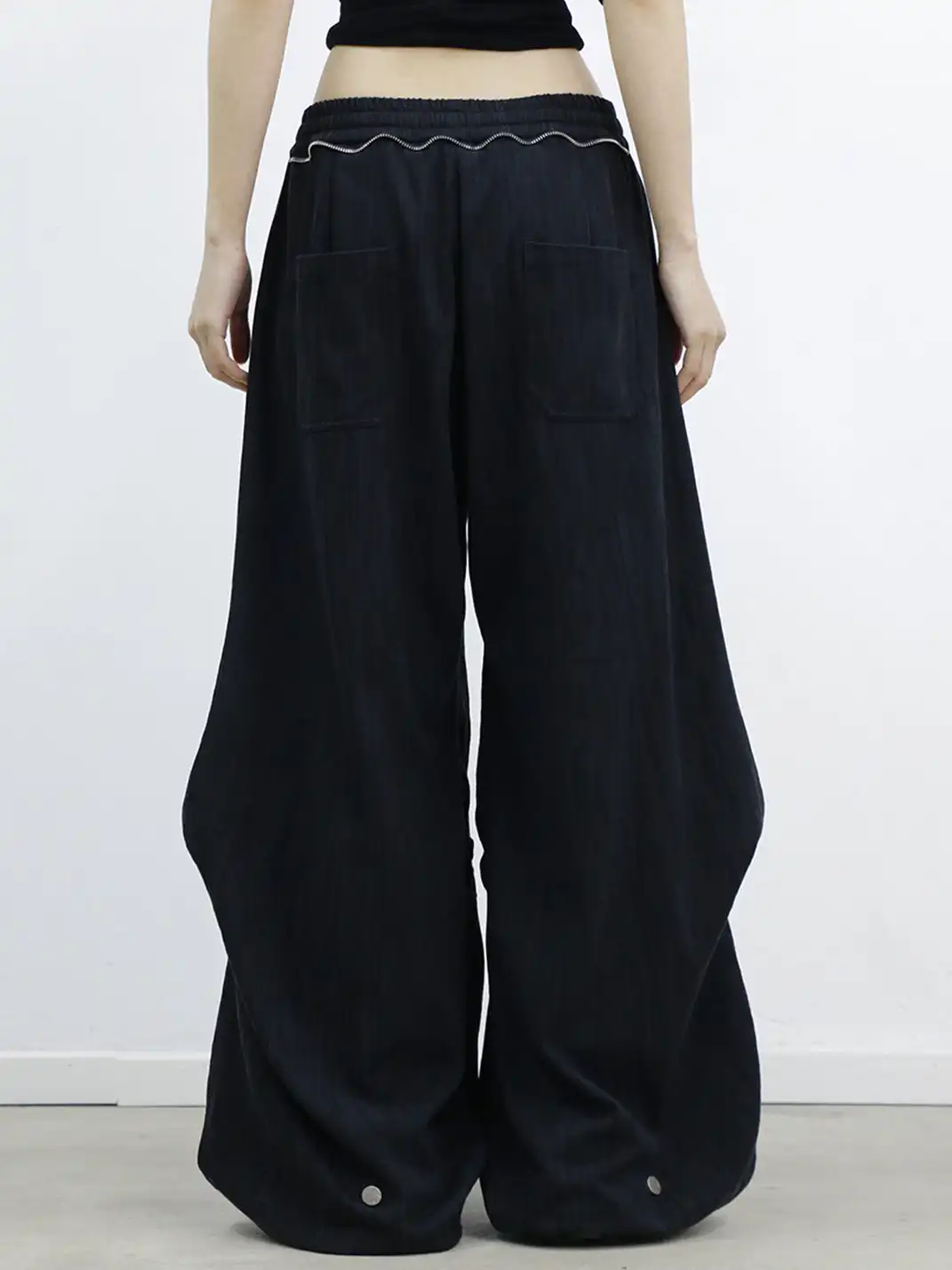 RELABEL | Striped Textured Cross-Wavy Casual Trousers