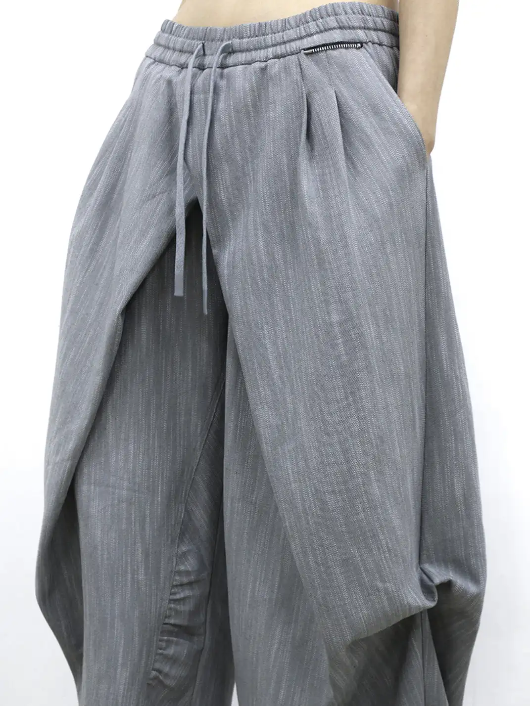 RELABEL | Striped Textured Cross-Wavy Casual Trousers