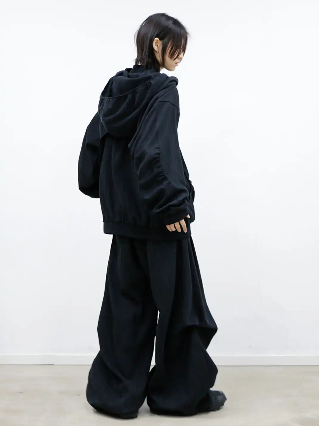 RELABEL | Striped Textured Cross-Wavy Casual Trousers