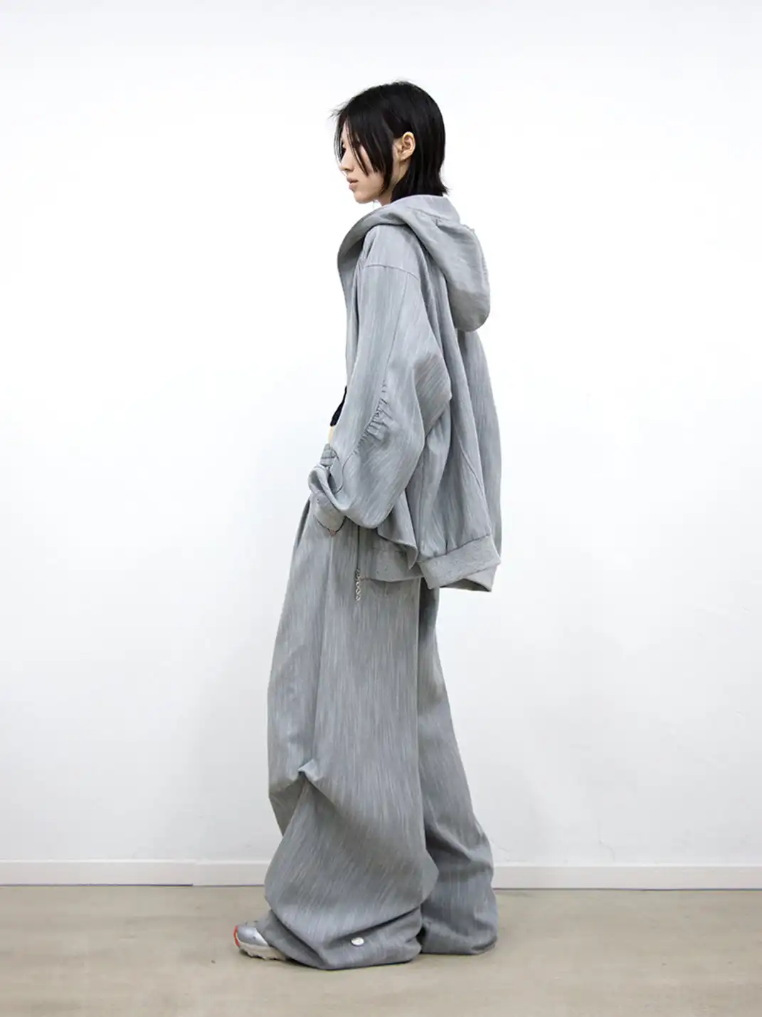 RELABEL | Striped Textured Cross-Wavy Casual Trousers