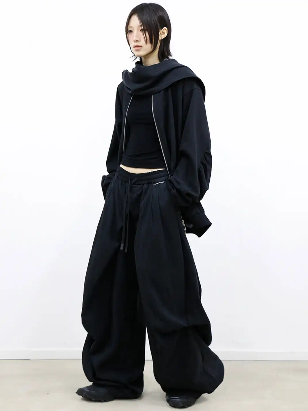 RELABEL | Striped Textured Cross-Wavy Casual Trousers