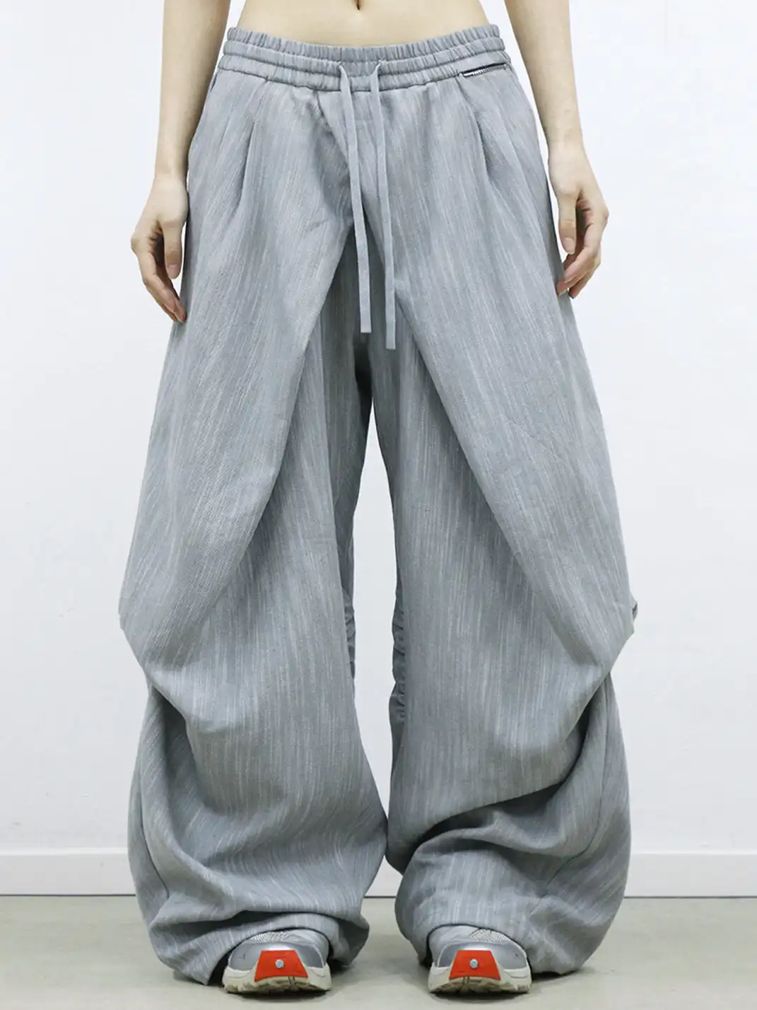 RELABEL | Striped Textured Cross-Wavy Casual Trousers