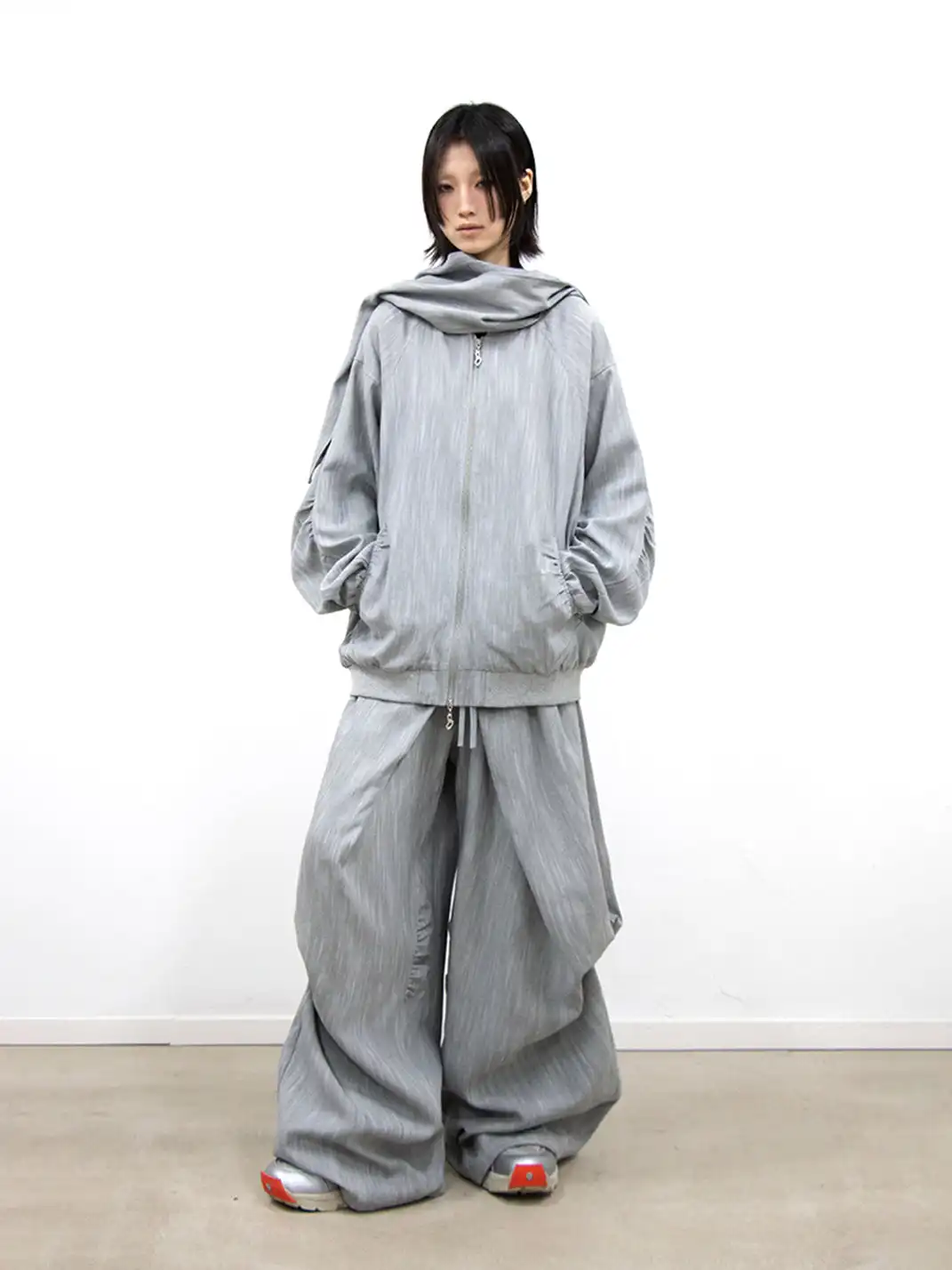 RELABEL | Striped Textured Cross-Wavy Casual Trousers
