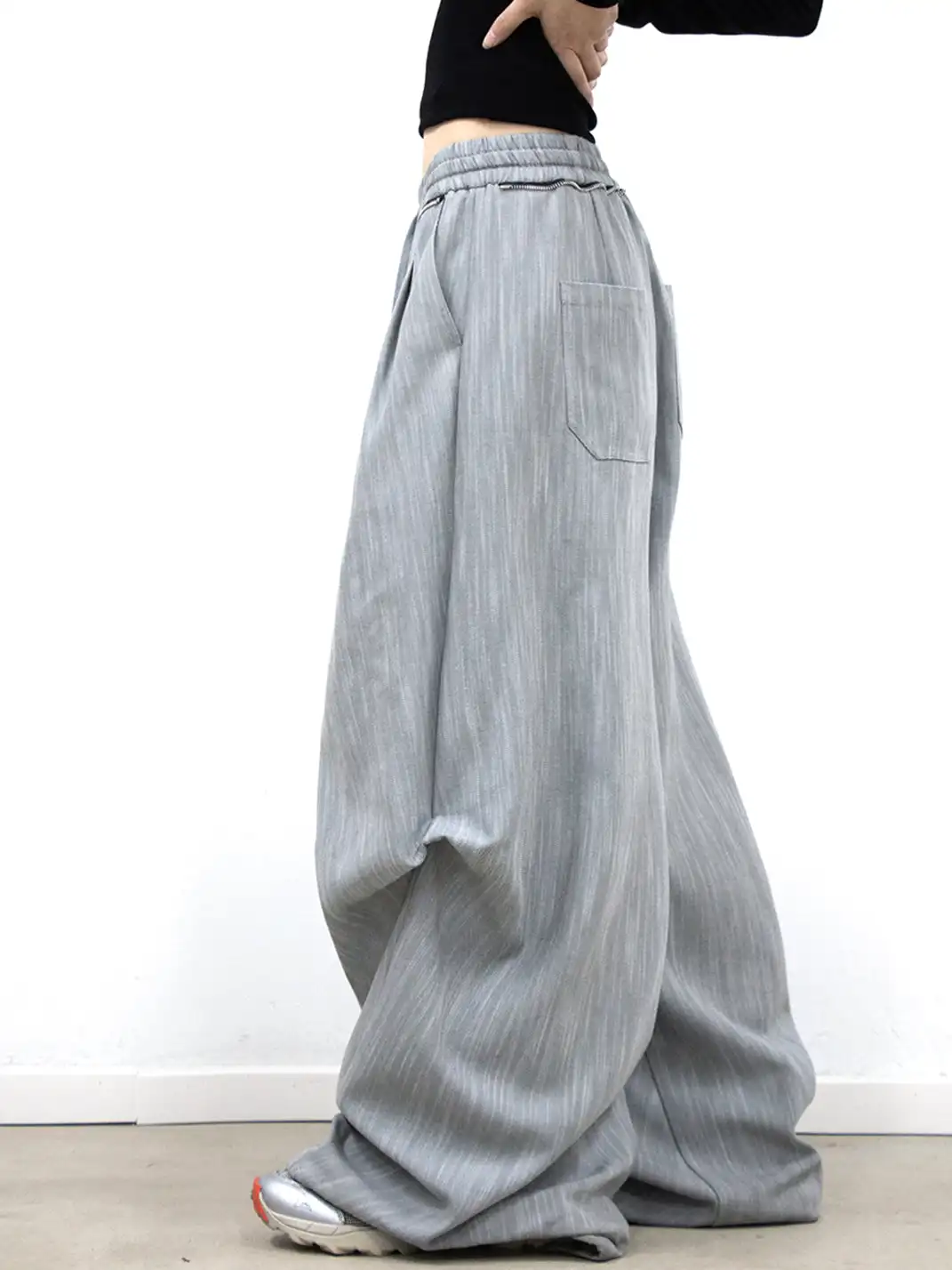 RELABEL | Striped Textured Cross-Wavy Casual Trousers