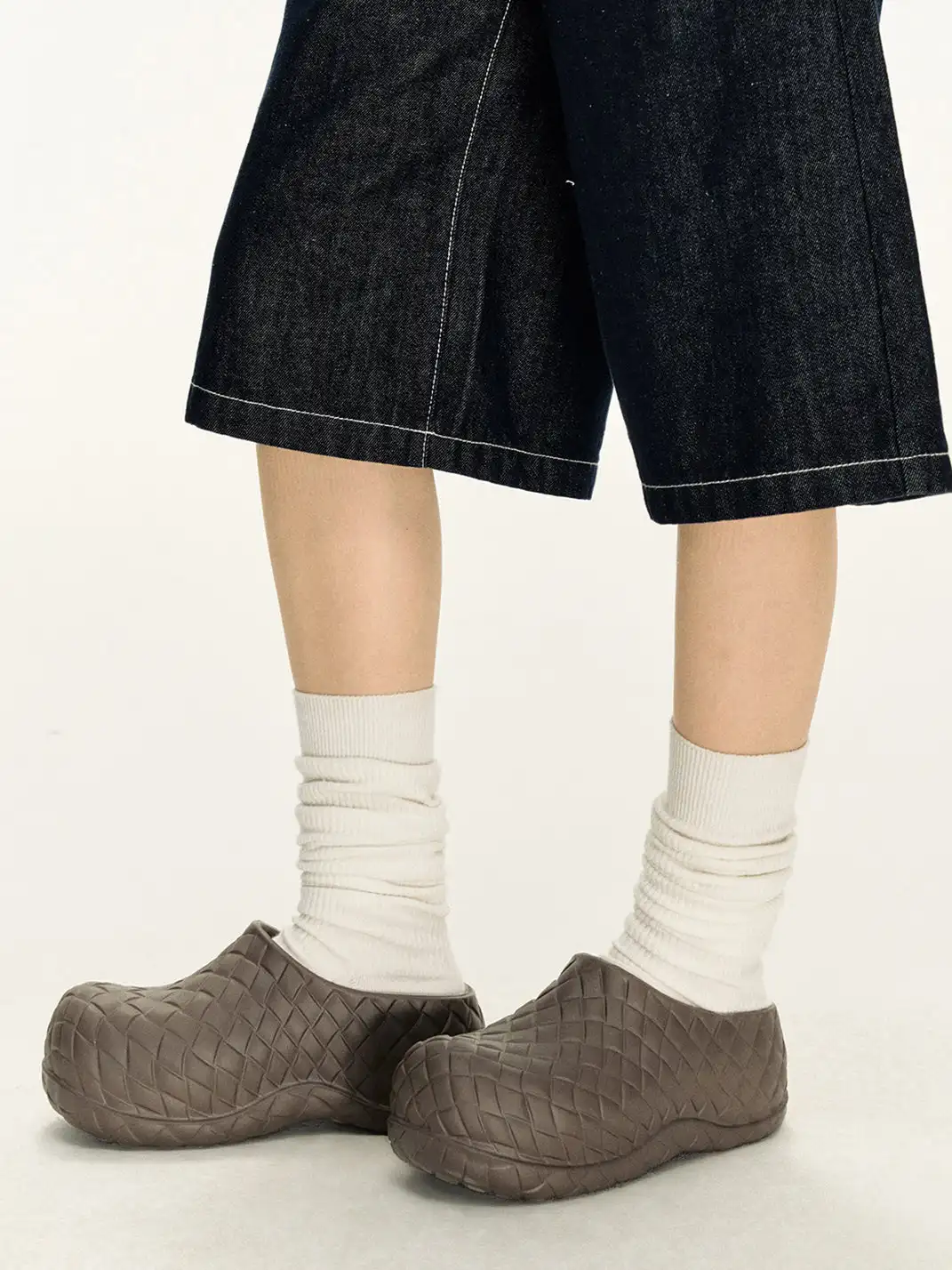ARISEISM | Textured Platform Closed-Toe Slippers