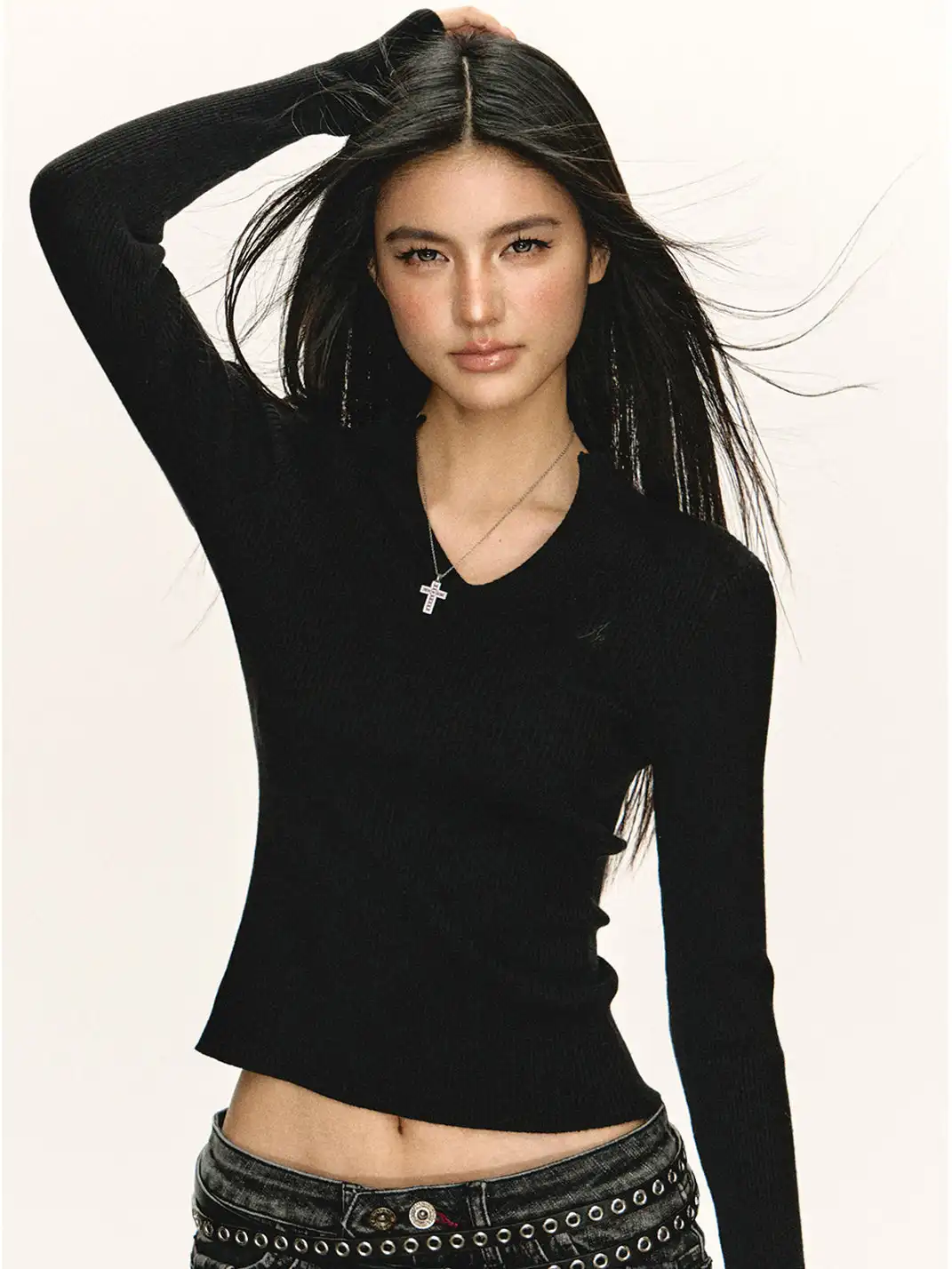 ARISEISM | Retro V-Neck Slim-Fit Long Sleeve