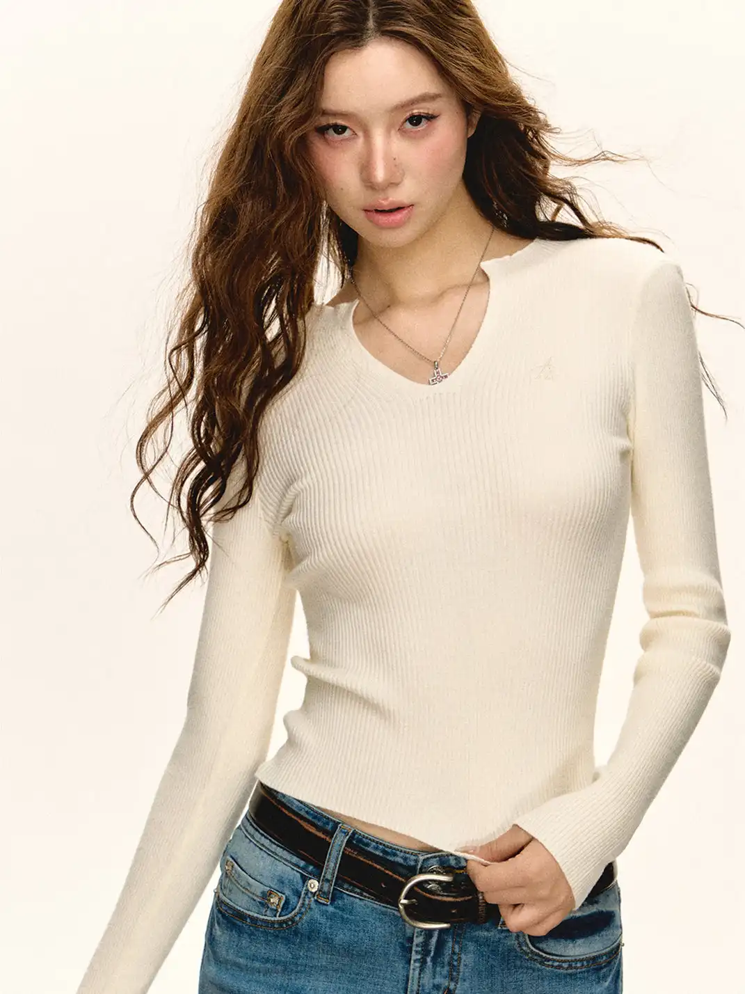 ARISEISM | Retro V-Neck Slim-Fit Long Sleeve