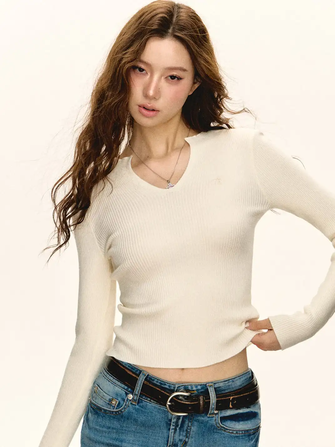 ARISEISM | Retro V-Neck Slim-Fit Long Sleeve