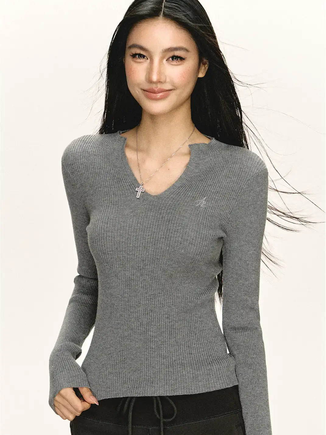 ARISEISM | Retro V-Neck Slim-Fit Long Sleeve