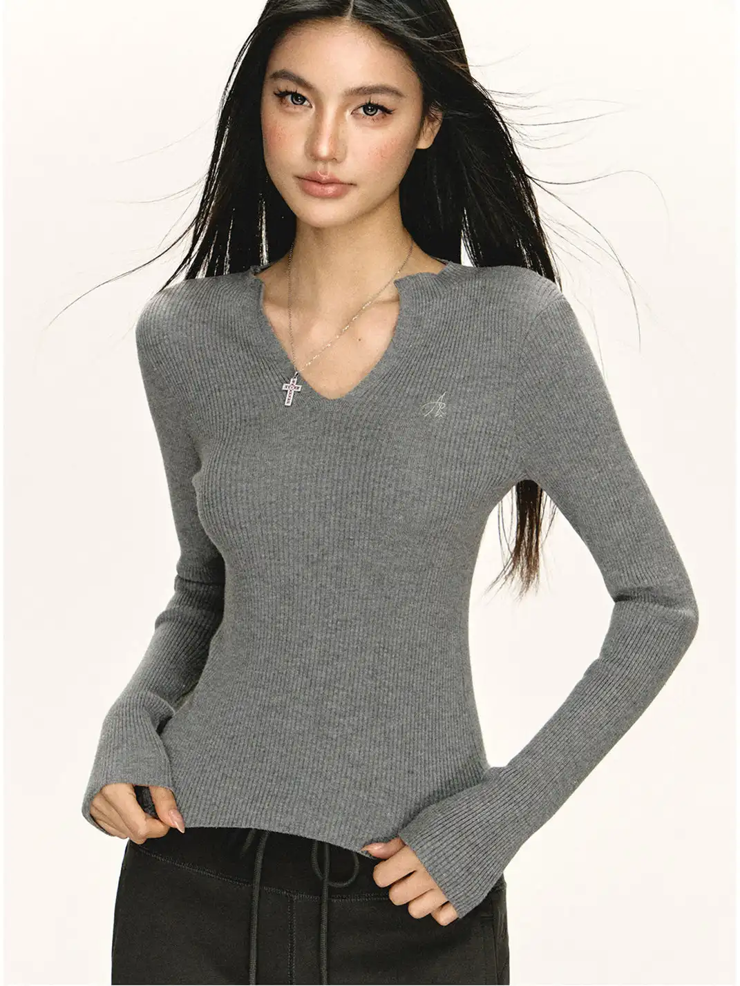 ARISEISM | Retro V-Neck Slim-Fit Long Sleeve