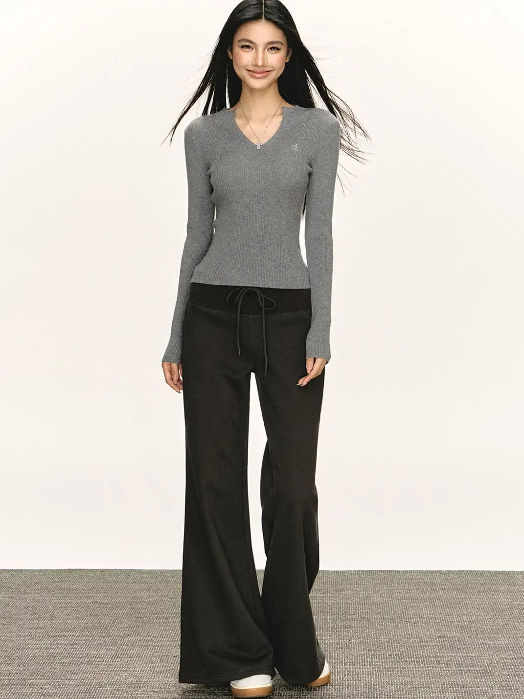 ARISEISM | Retro V-Neck Slim-Fit Long Sleeve