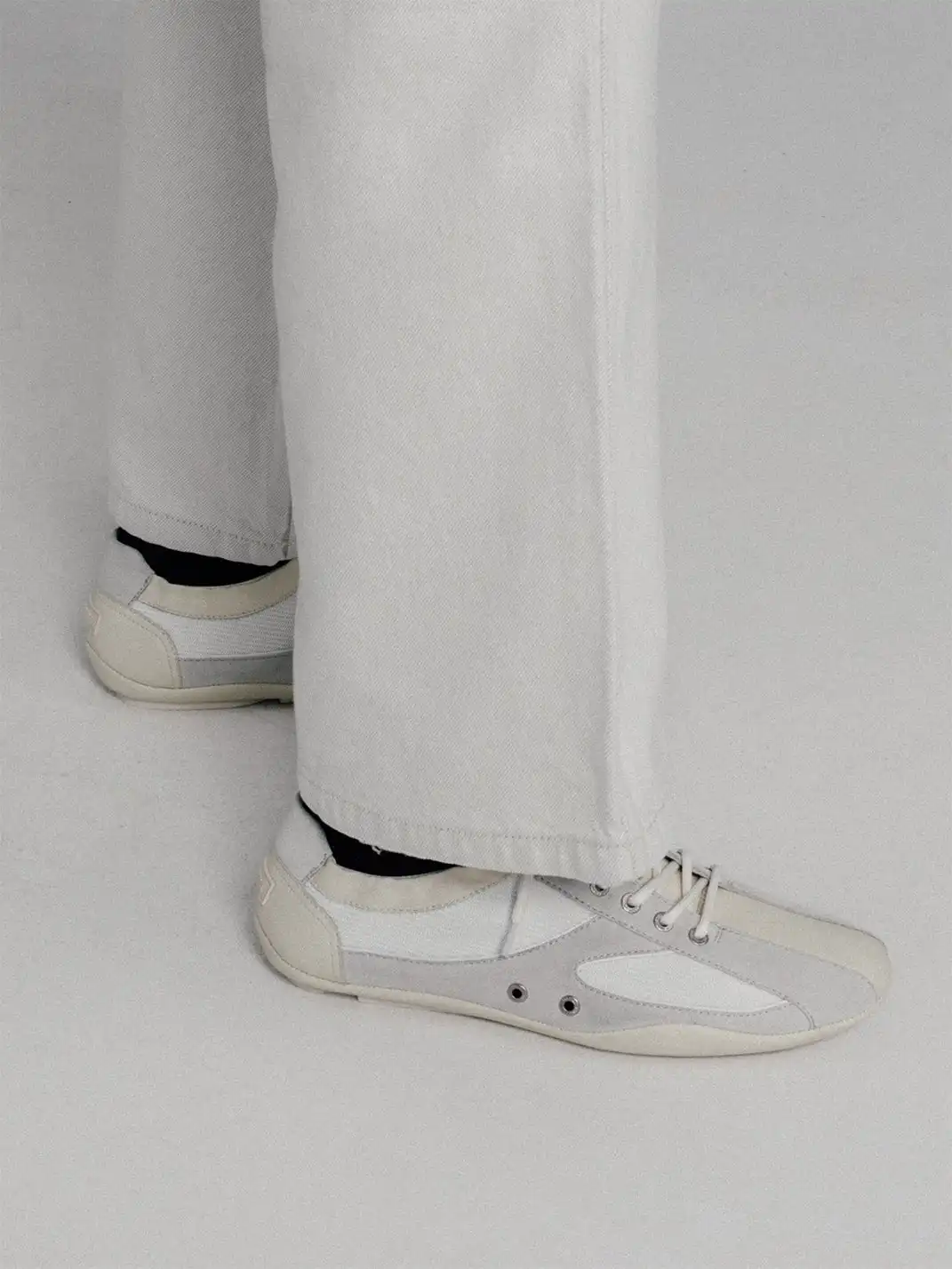 DYZZYMOTIF | Lace-Up Color-Blocked Suede Cowhide Thin-Soled Shoes-White
