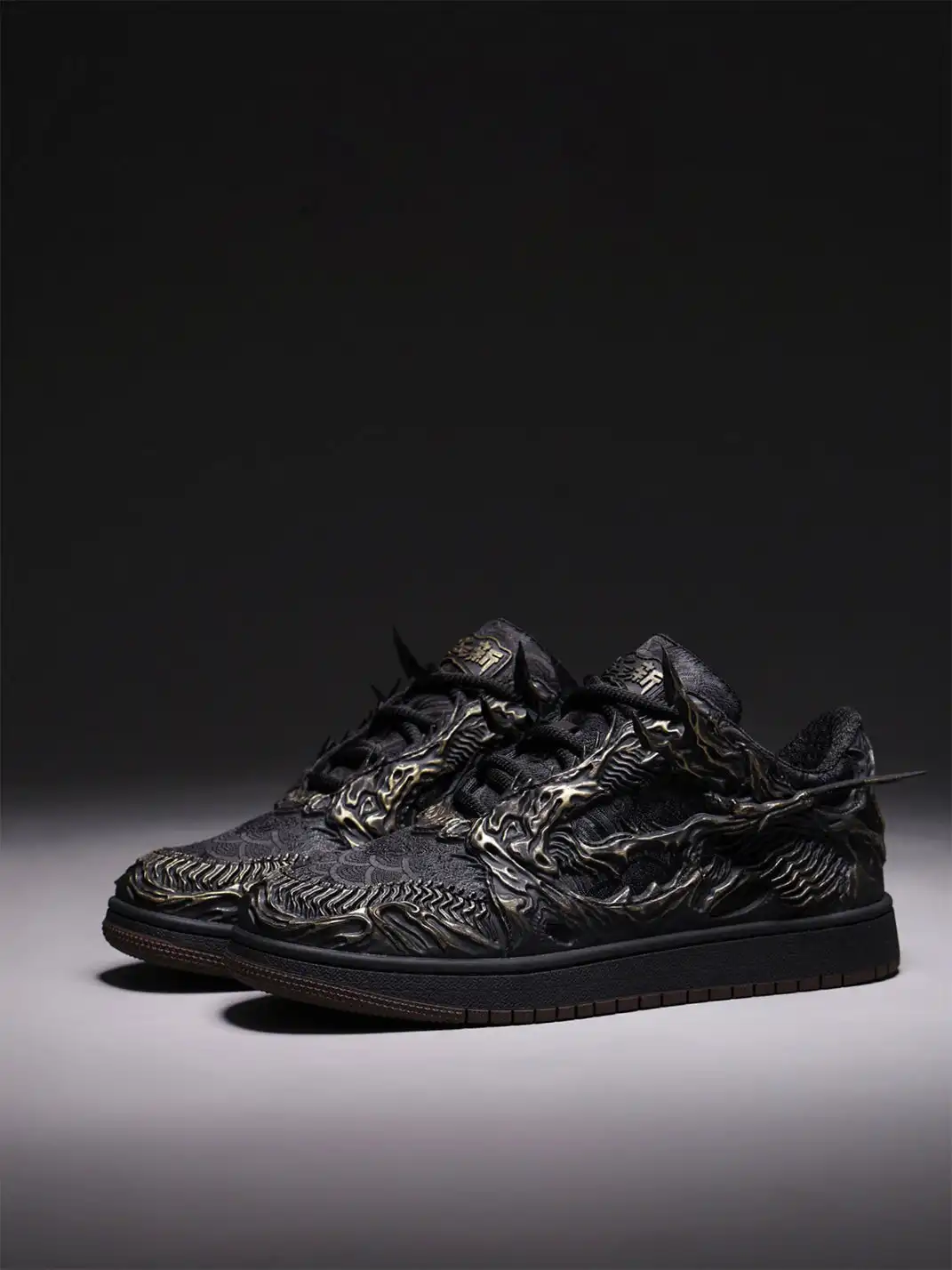 SGSX | Dragon Embossed Low-Top Sneakers-Black