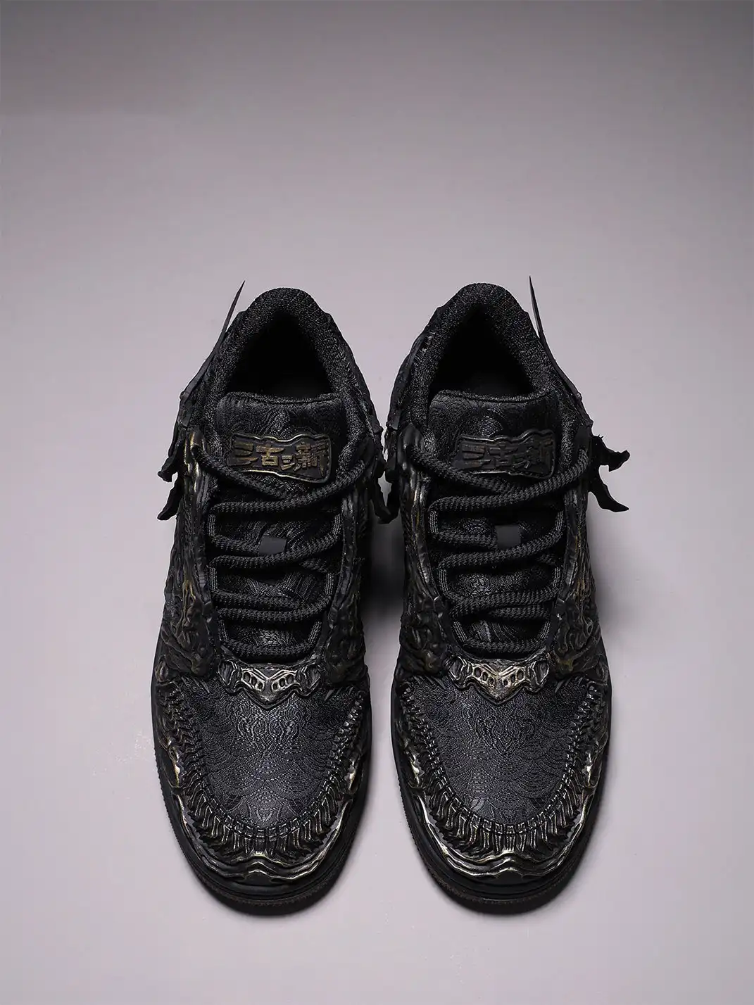 SGSX | Dragon Embossed Low-Top Sneakers-Black