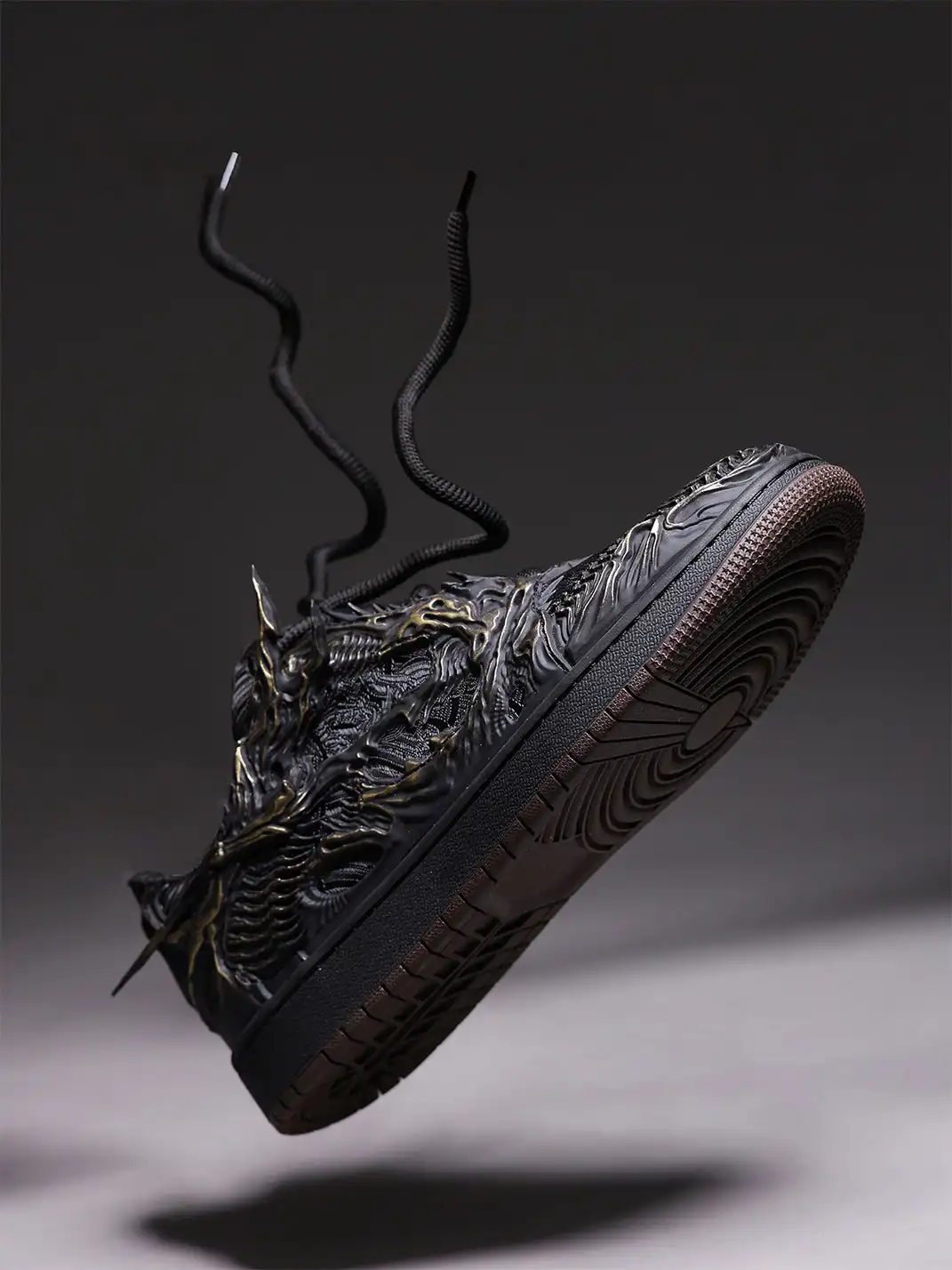 SGSX | Dragon Embossed Low-Top Sneakers-Black