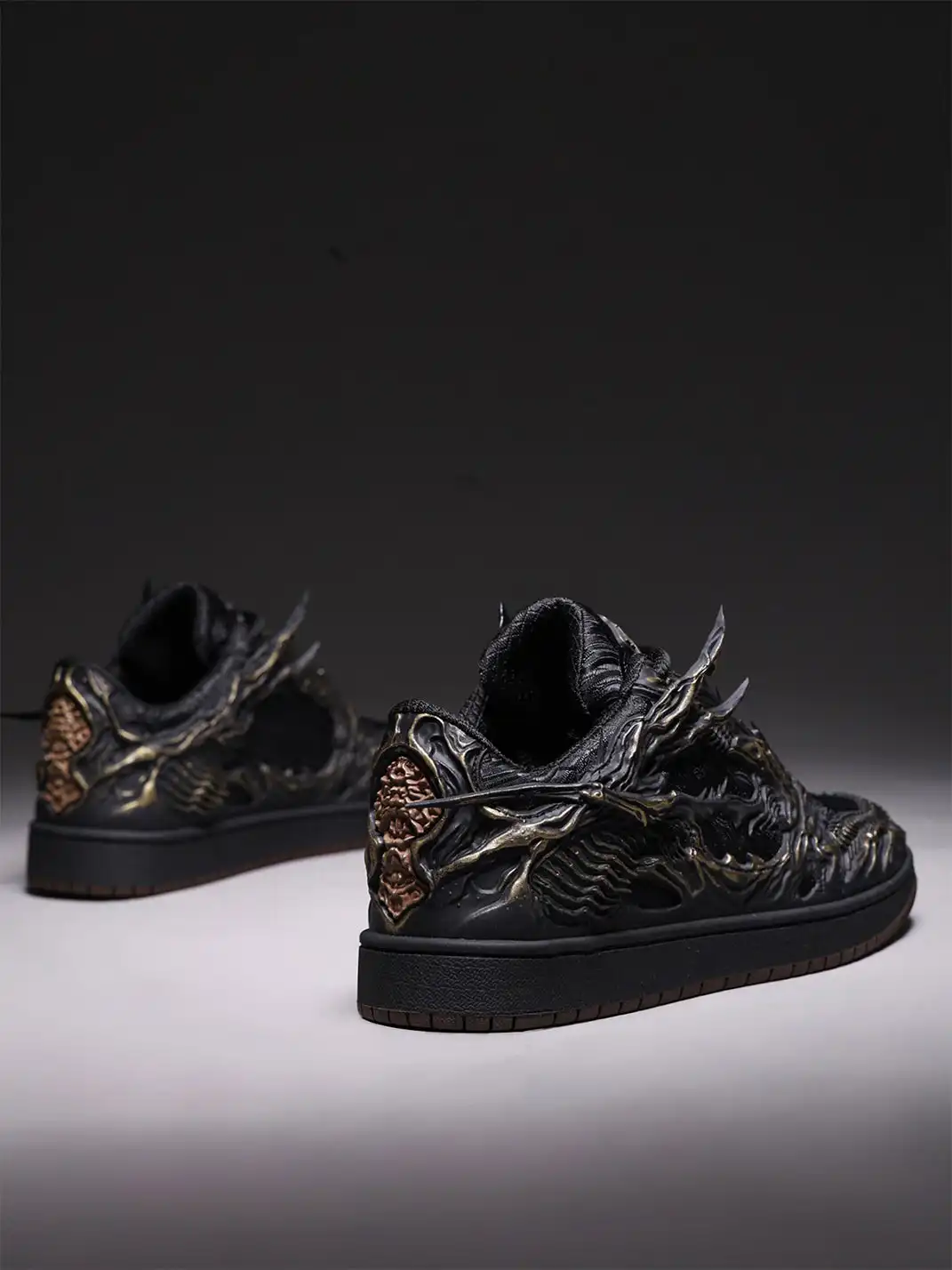 SGSX | Dragon Embossed Low-Top Sneakers-Black