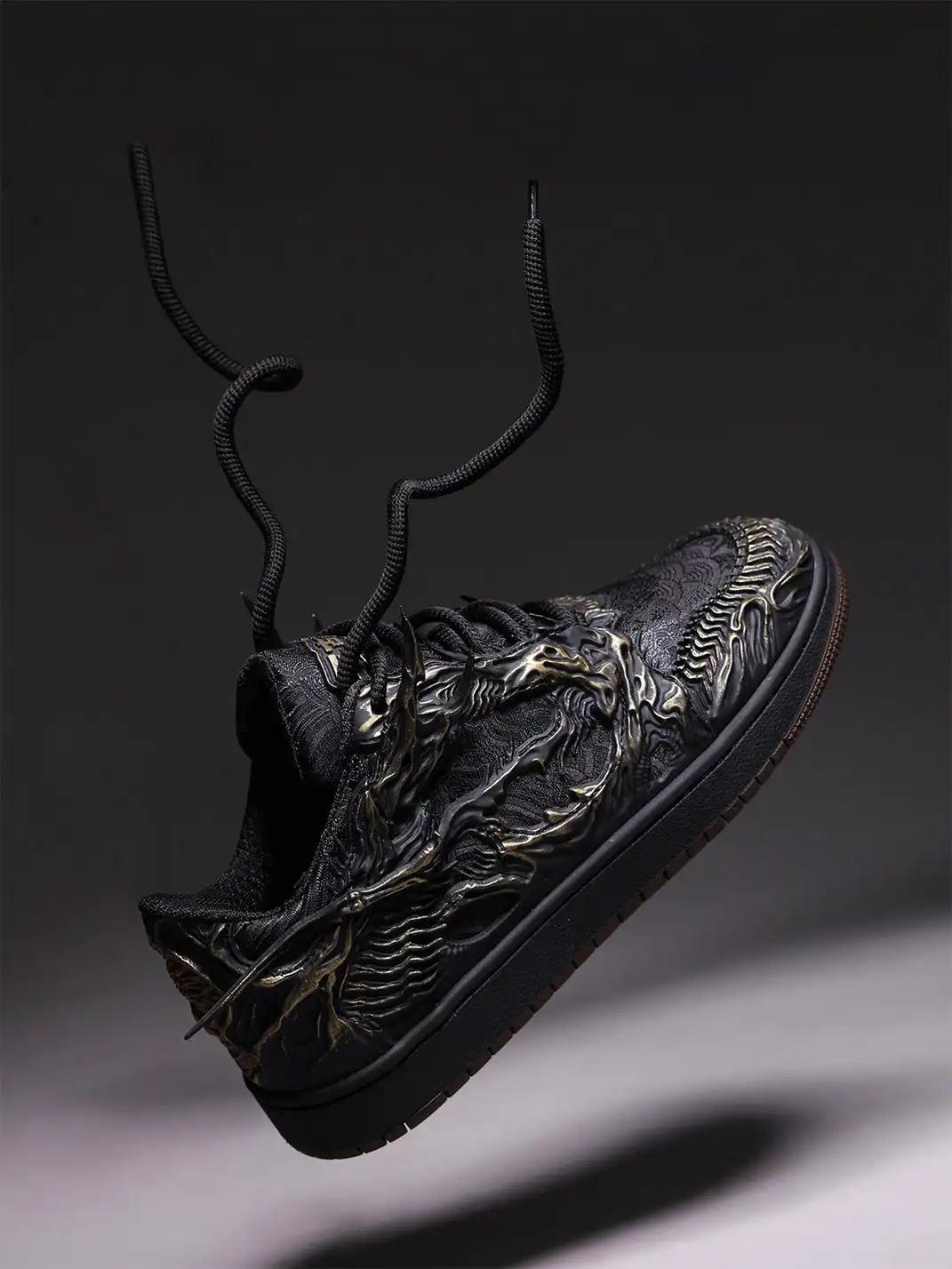 SGSX | Dragon Embossed Low-Top Sneakers-Black