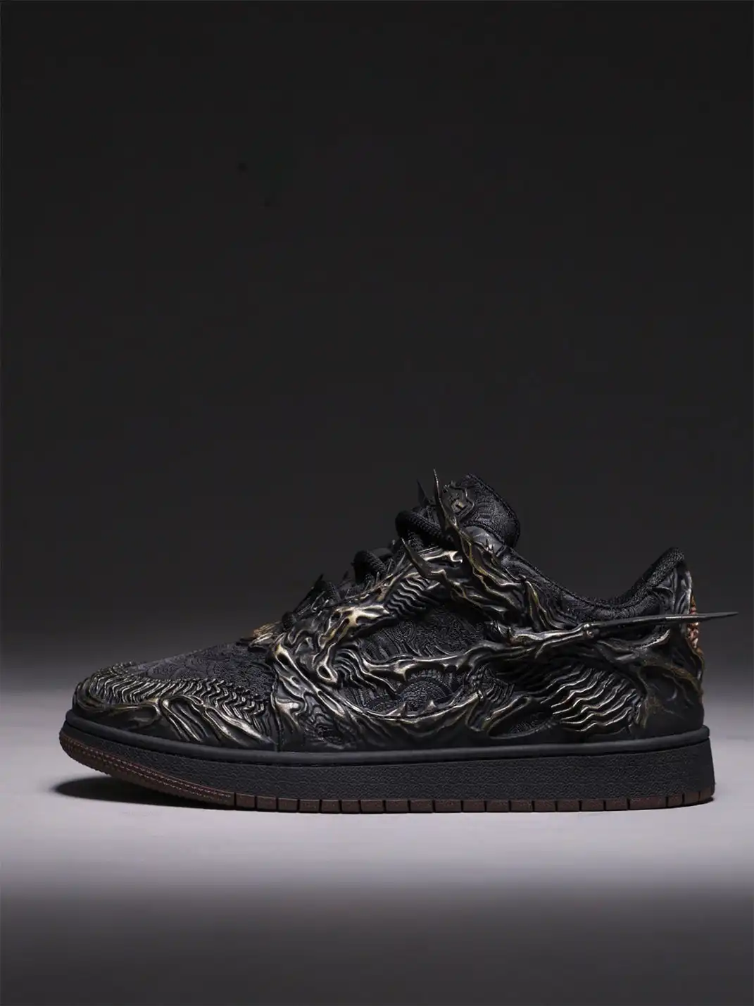 SGSX | Dragon Embossed Low-Top Sneakers-Black