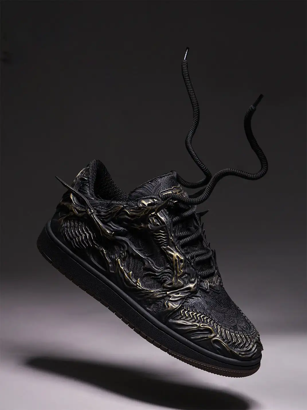 SGSX | Dragon Embossed Low-Top Sneakers-Black