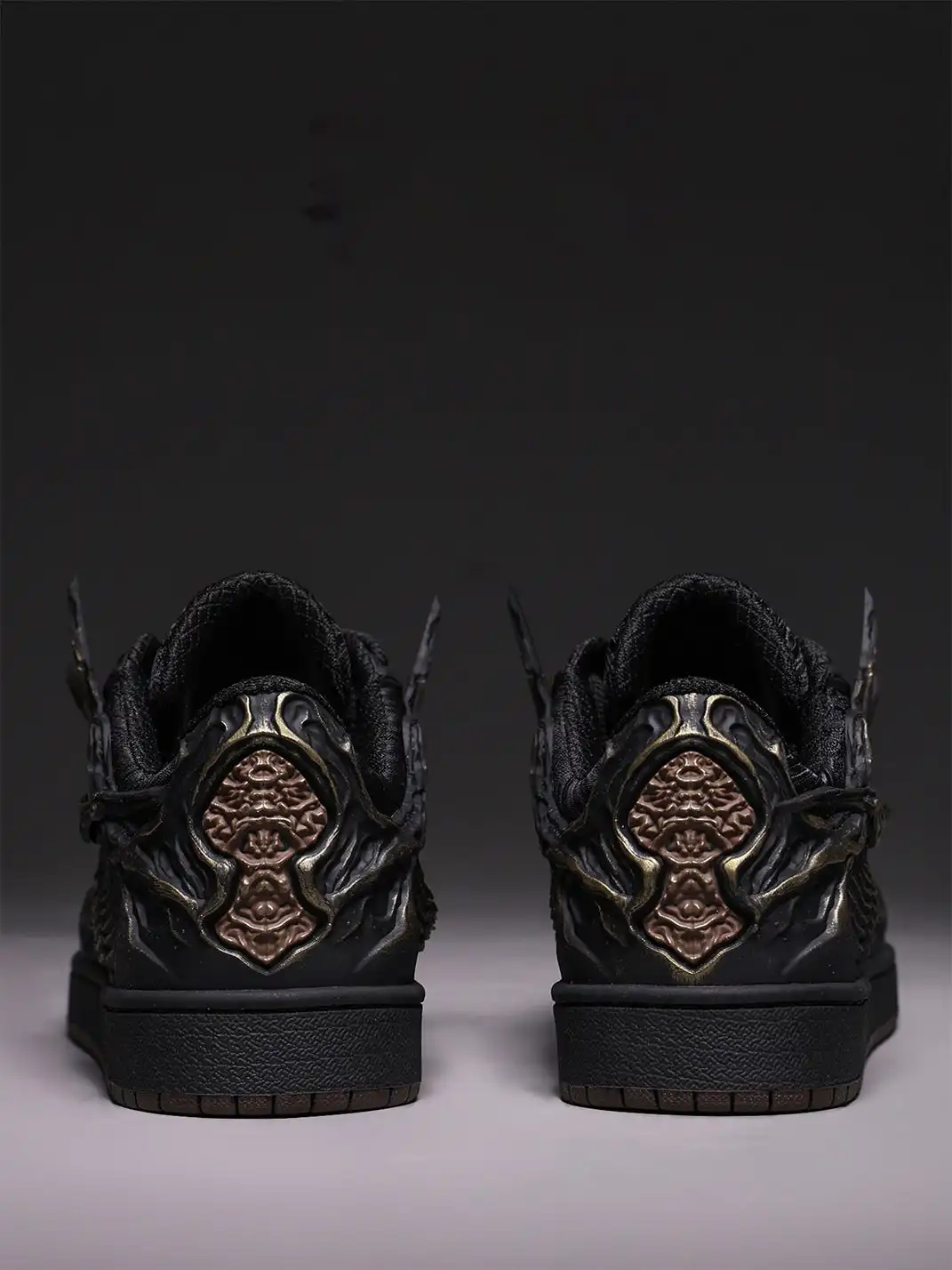 SGSX | Dragon Embossed Low-Top Sneakers-Black