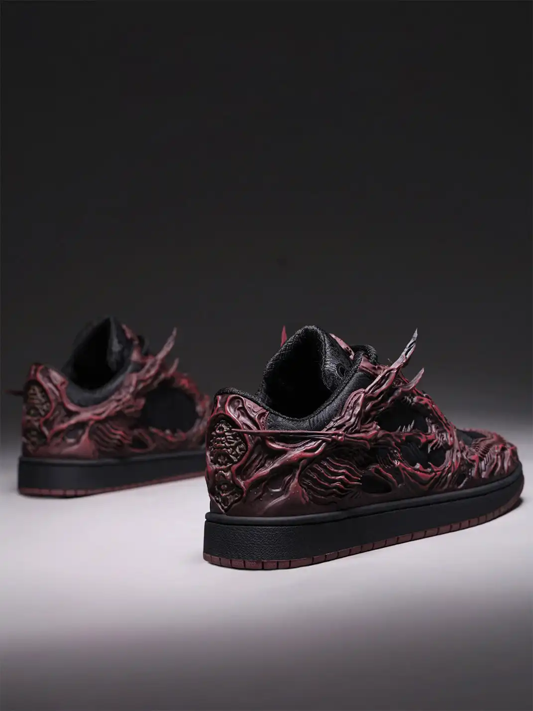 SGSX | Dragon Embossed Low-Top Sneakers-Red