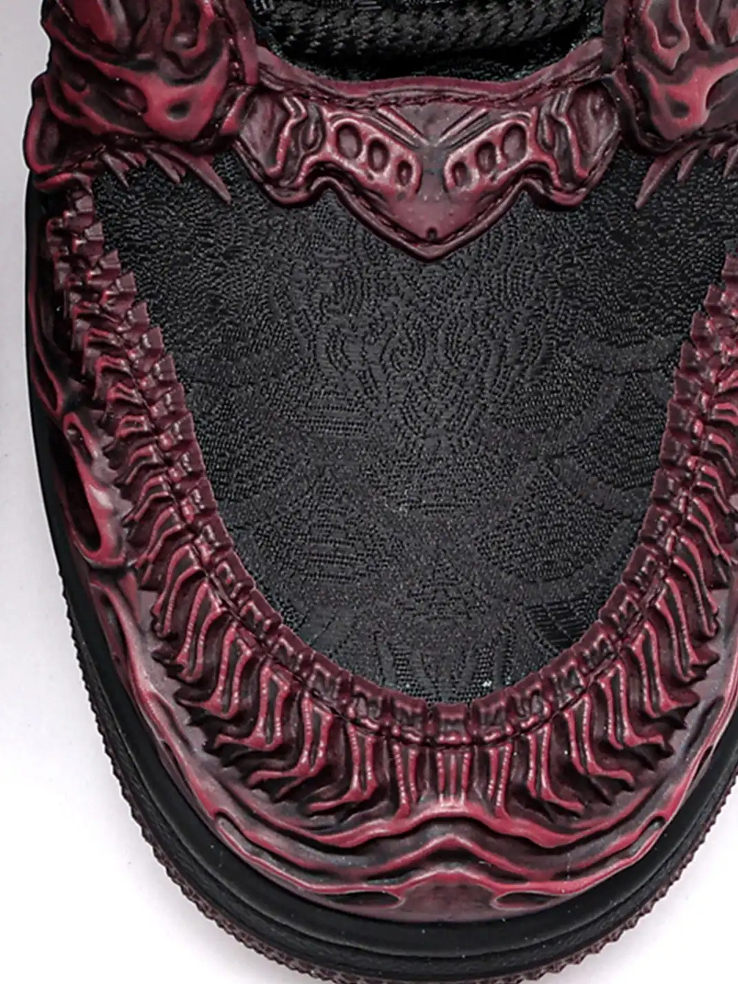 SGSX | Dragon Embossed Low-Top Sneakers-Red