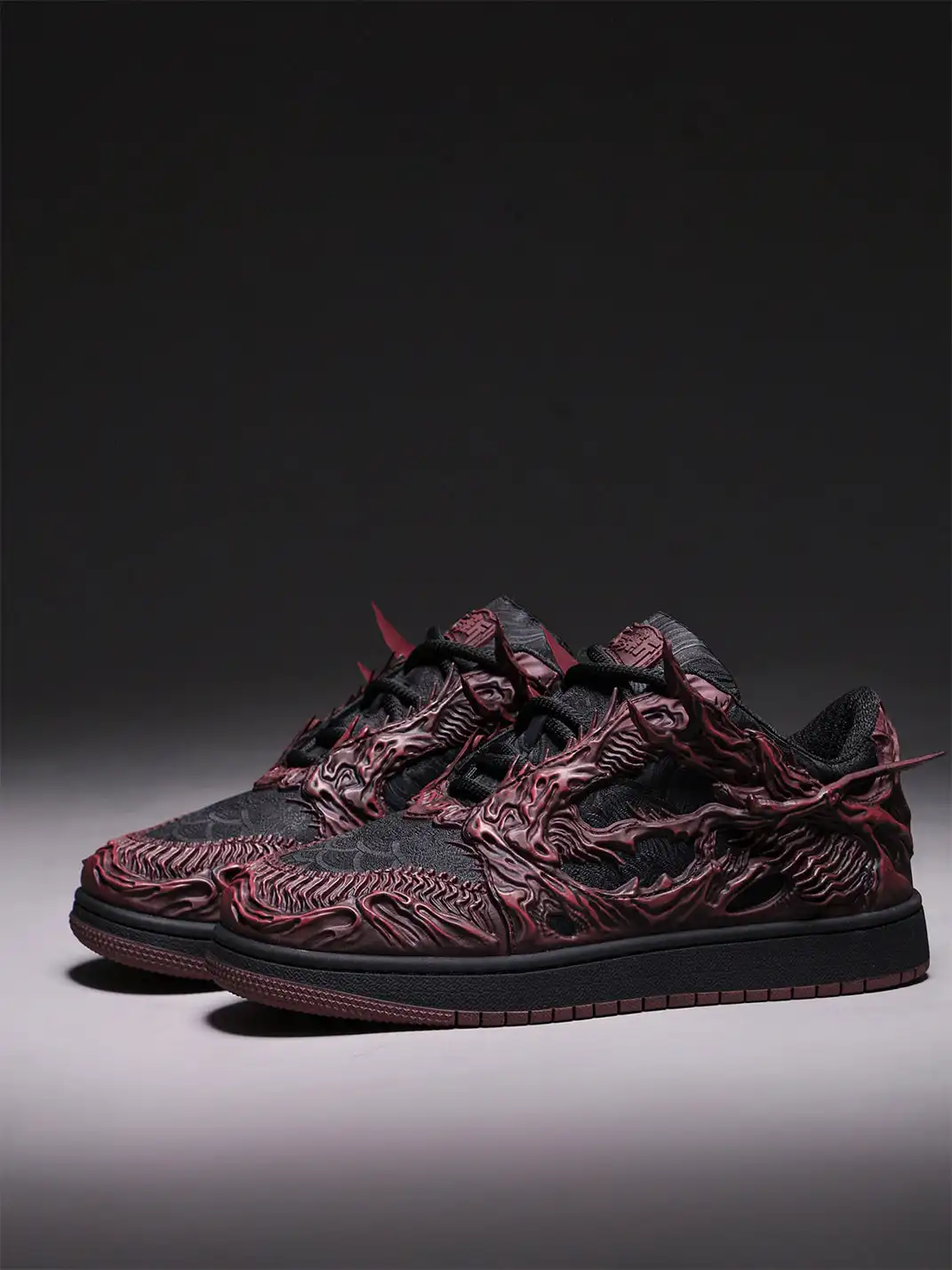 SGSX | Dragon Embossed Low-Top Sneakers-Red
