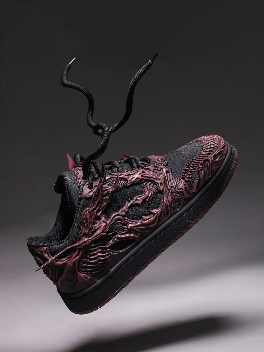 SGSX | Dragon Embossed Low-Top Sneakers-Red