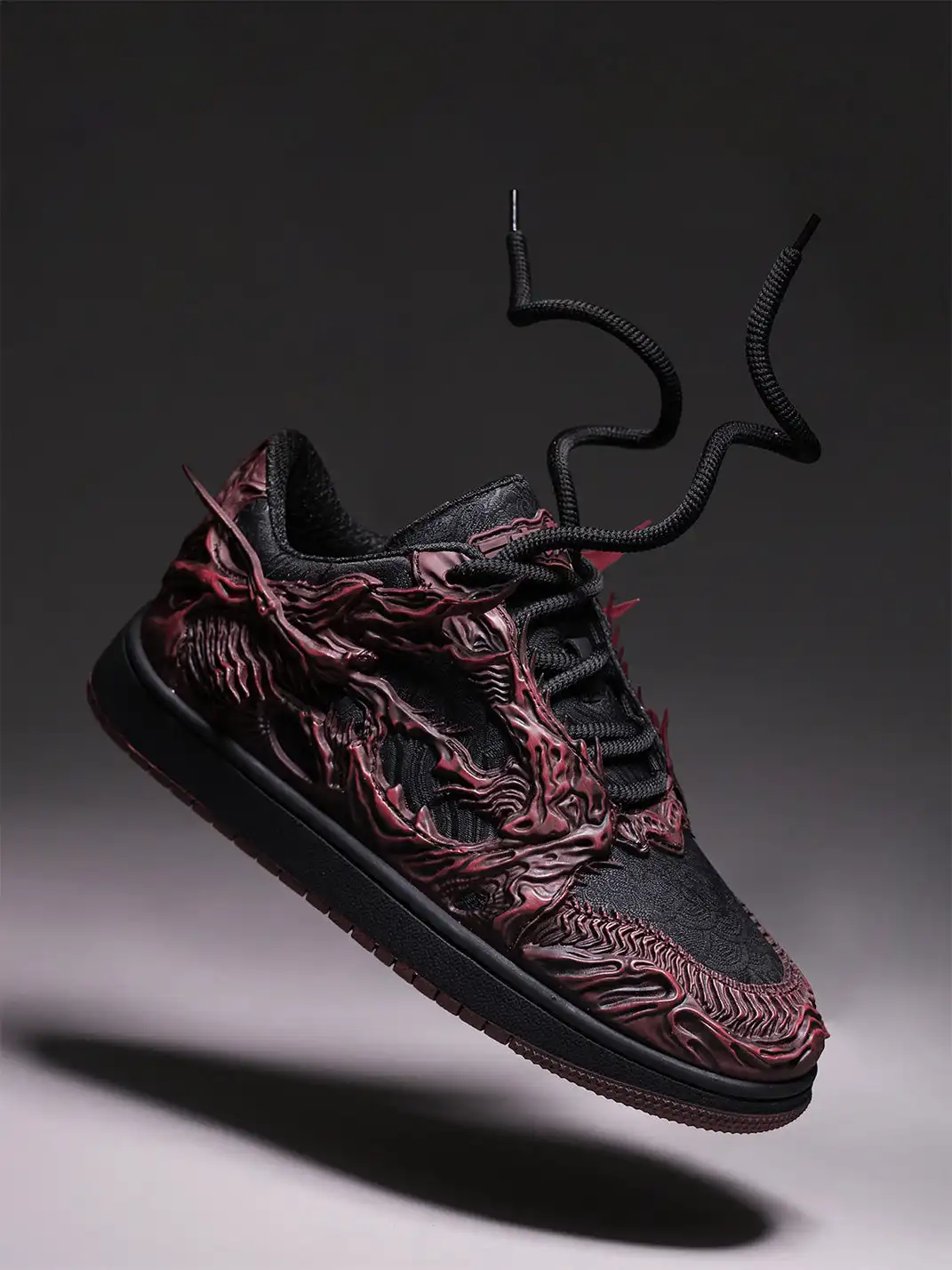 SGSX | Dragon Embossed Low-Top Sneakers-Red