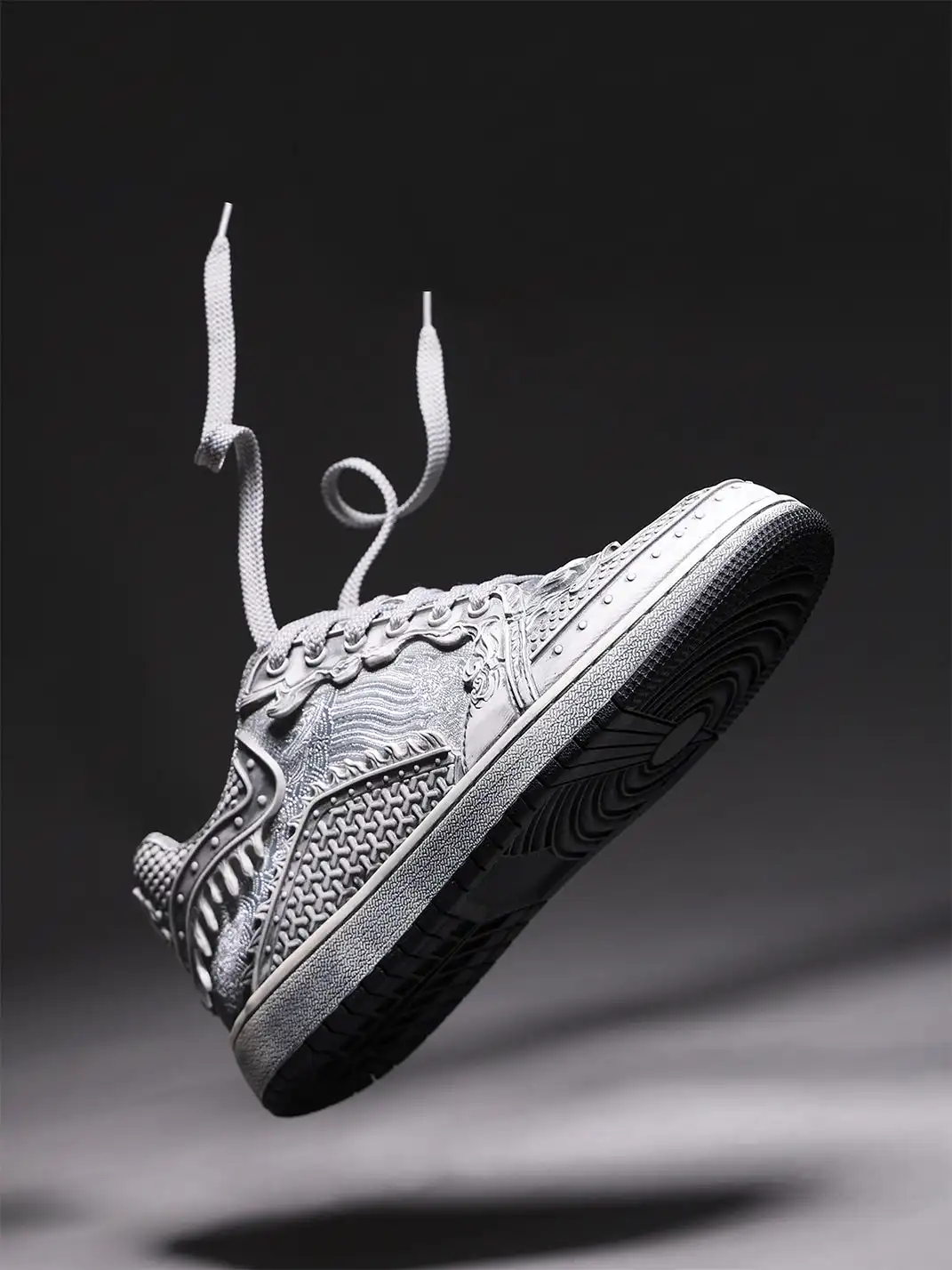 SGSX | Chinese Dragon Relief Art Sneakers-White