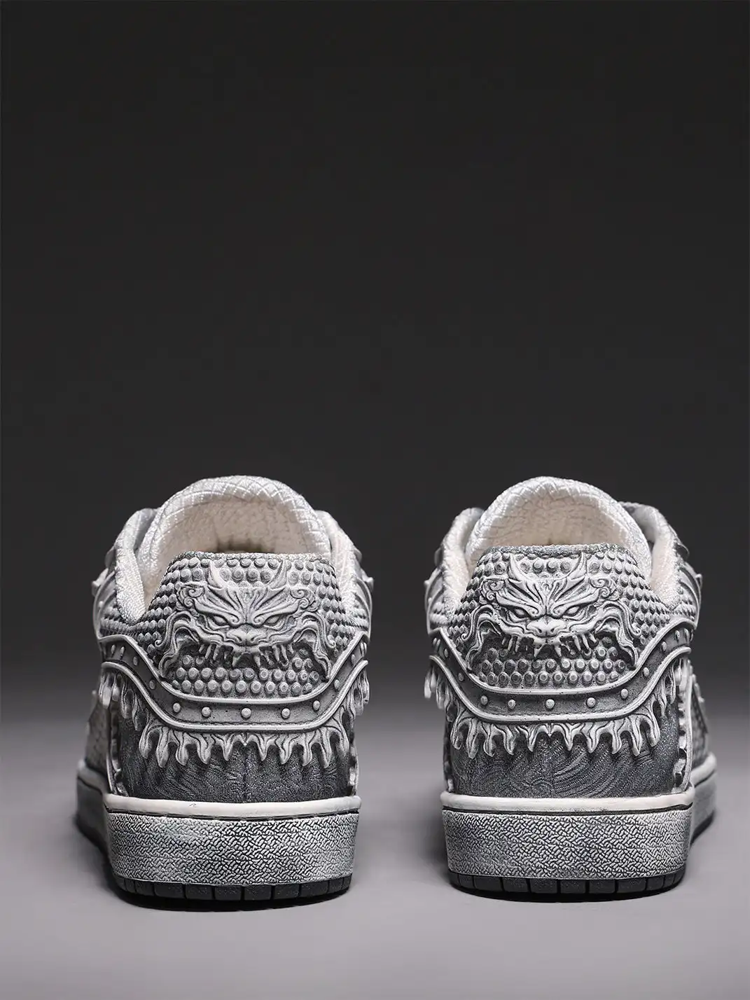 SGSX | Chinese Dragon Relief Art Sneakers-White