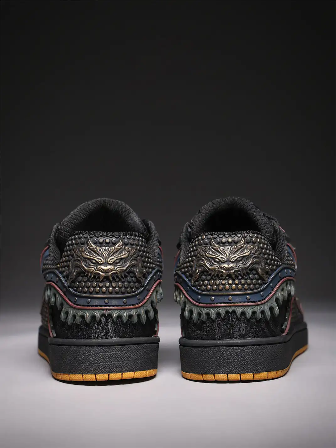 SGSX | Dragon Scale Embossed Low-Top Sneakers