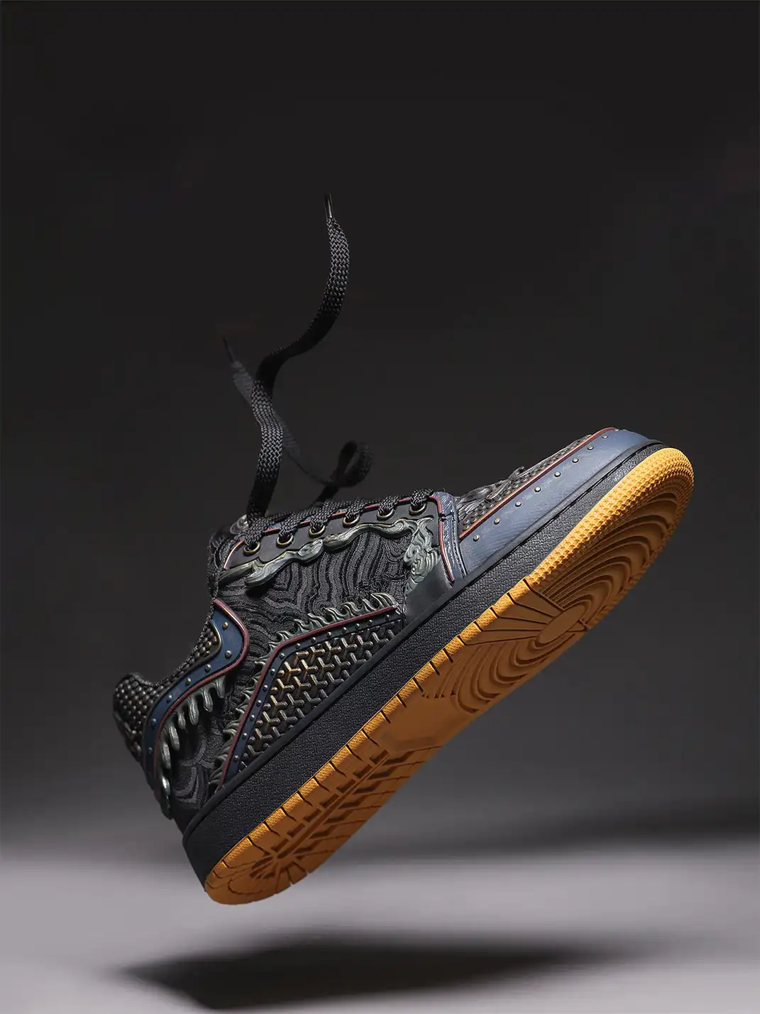 SGSX | Dragon Scale Embossed Low-Top Sneakers