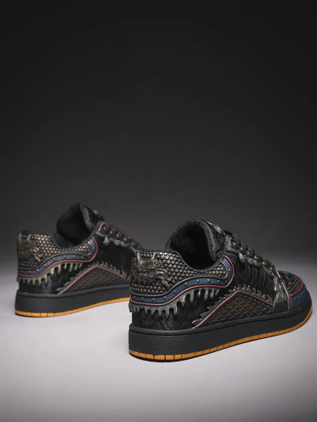SGSX | Dragon Scale Embossed Low-Top Sneakers