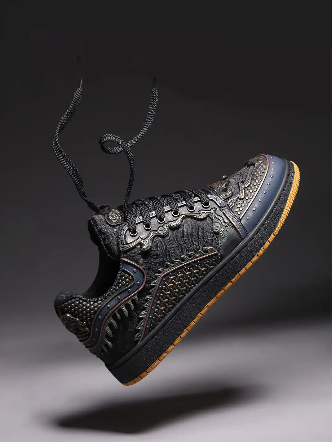 SGSX | Dragon Scale Embossed Low-Top Sneakers