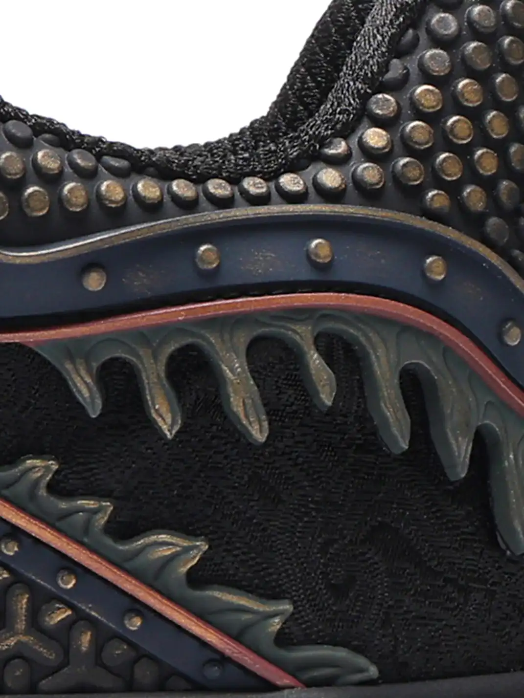 SGSX | Dragon Scale Embossed Low-Top Sneakers