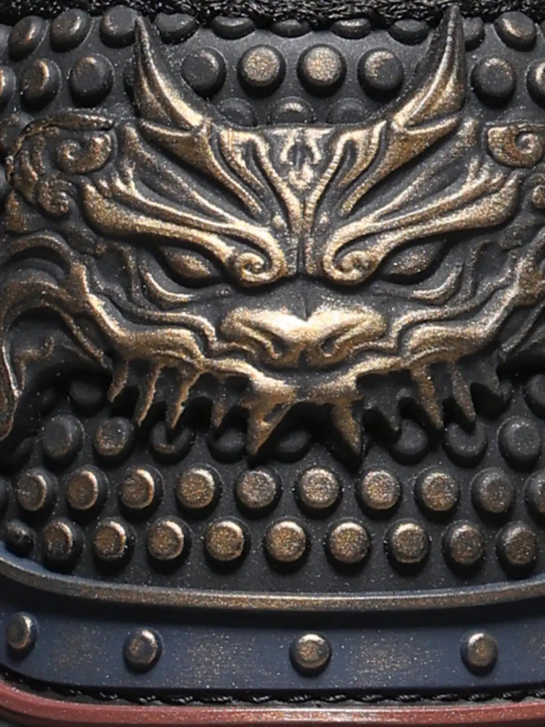 SGSX | Dragon Scale Embossed Low-Top Sneakers