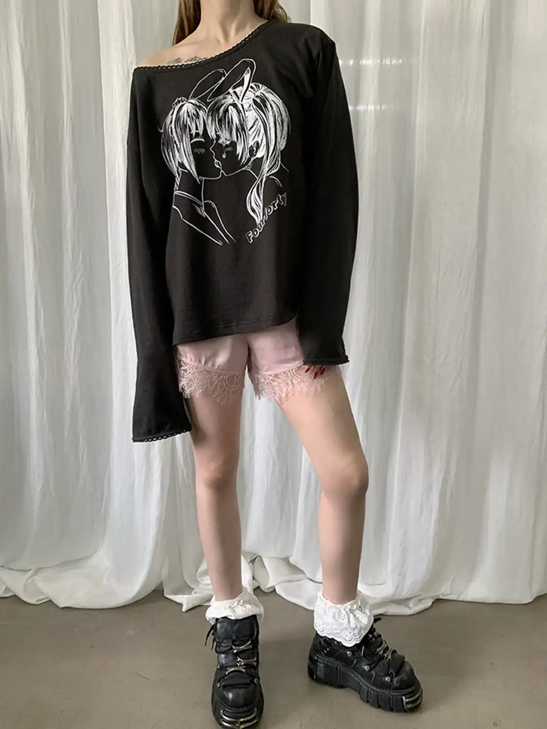 FOURFORTY | Kissing Girl T-shirt