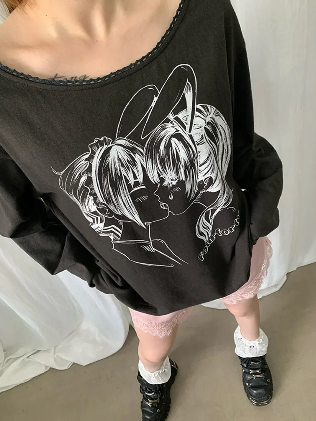 FOURFORTY | Kissing Girl T-shirt