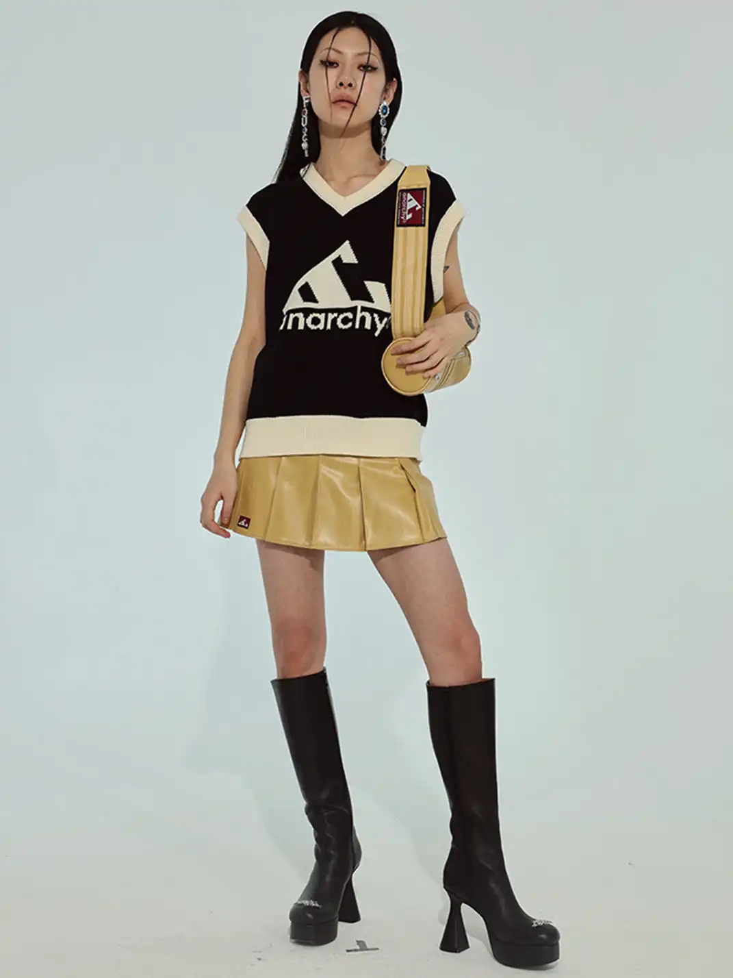 FOURFORTY | Parody of the Three-Stripe Bucket Bag