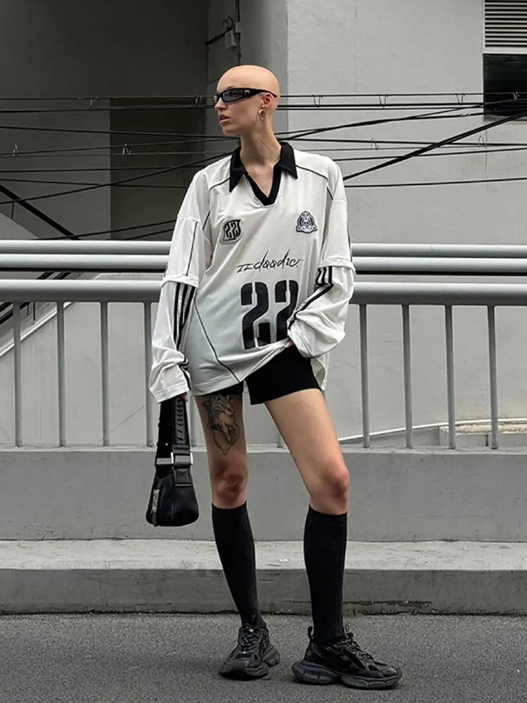 22 doodle | Detachable Sleeve Letter Print T-Shirt