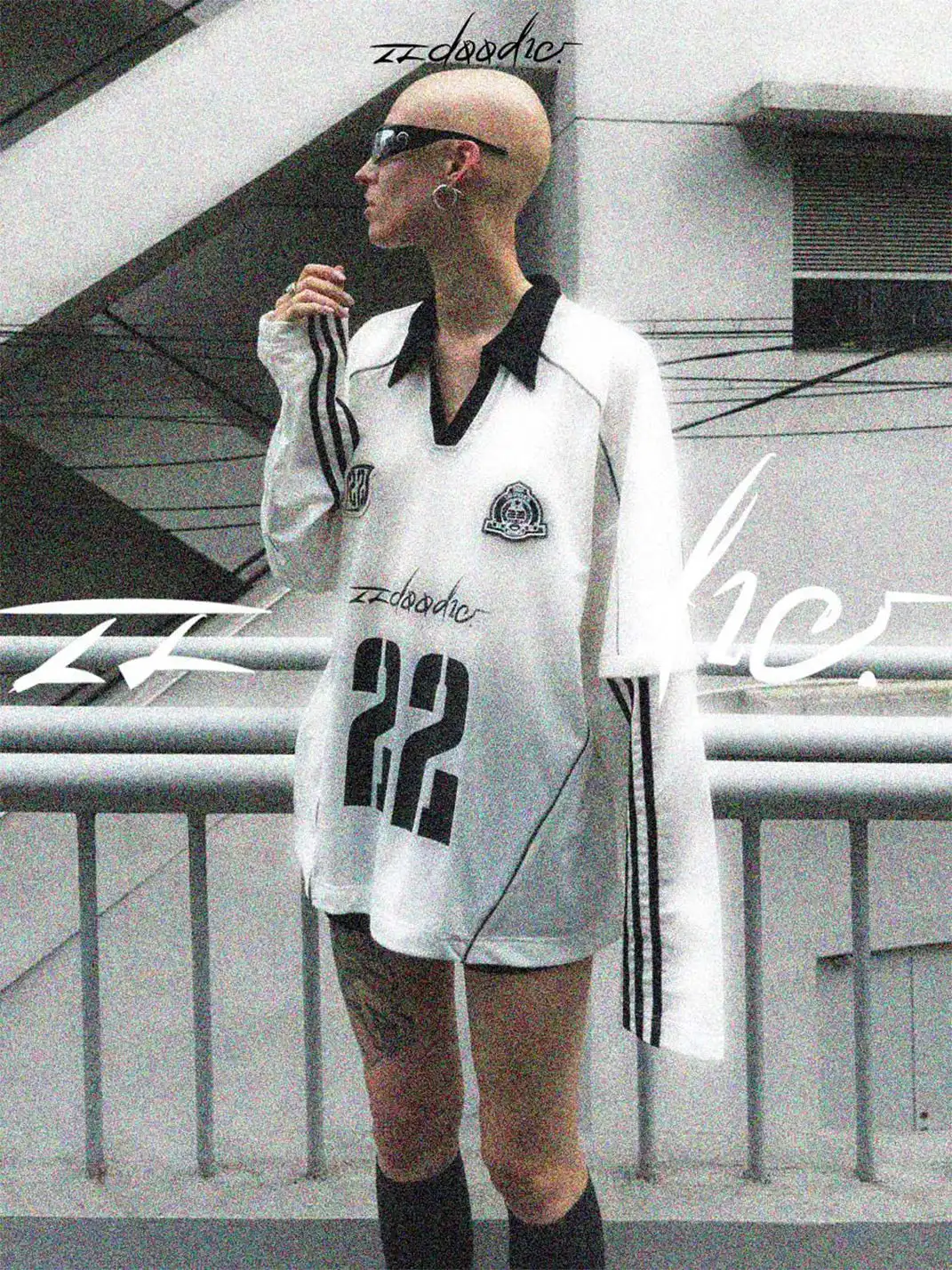 22 doodle | Detachable Sleeve Letter Print T-Shirt