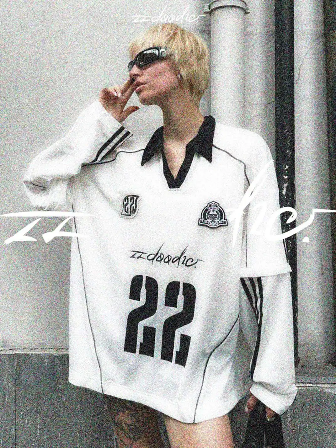 22 doodle | Detachable Sleeve Letter Print T-Shirt