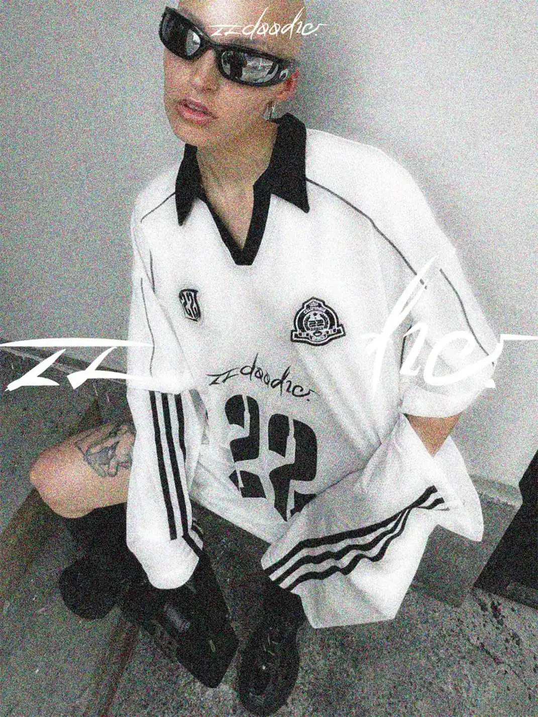 22 doodle | Detachable Sleeve Letter Print T-Shirt